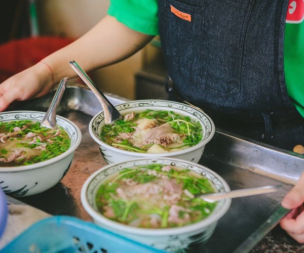 Cảnh đẹp và ẩm thực Việt Nam gây ấn tượng với báo chí quốc tế - Anh 1