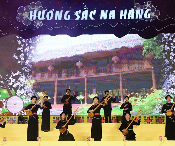 Quảng bá bản sắc văn hóa, tiềm năng du lịch Na Hang tới du khách - Anh 4