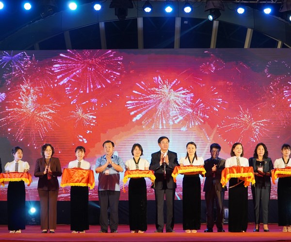 Khai mạc không gian giới thiệu, quảng bá văn hóa, du lịch Điện Biên - Anh 1
