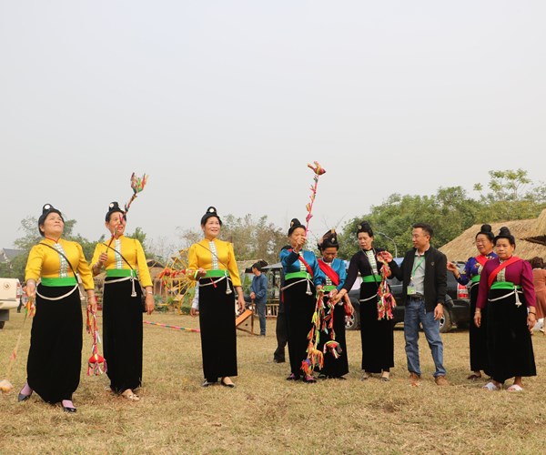 Khai mạc không gian giới thiệu, quảng bá văn hóa, du lịch Điện Biên - Anh 4