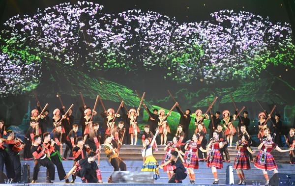 Tôn vinh, lan tỏa sắc màu văn hóa các dân tộc vùng cao Tây Bắc - Anh 3