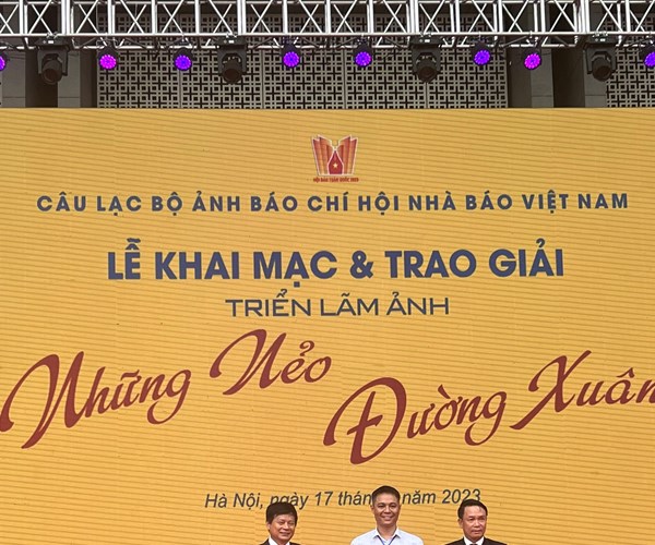 Trao giải Triển lãm ảnh “Những nẻo đường Xuân” - Anh 1