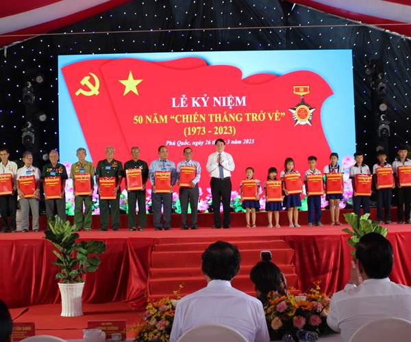 Xúc động cuộc hội ngộ 50 năm “Chiến thắng trở về” - Anh 2