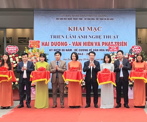 Triển lãm ảnh nghệ thuật “Hải Dương - Văn hiến và phát triển” - Anh 1