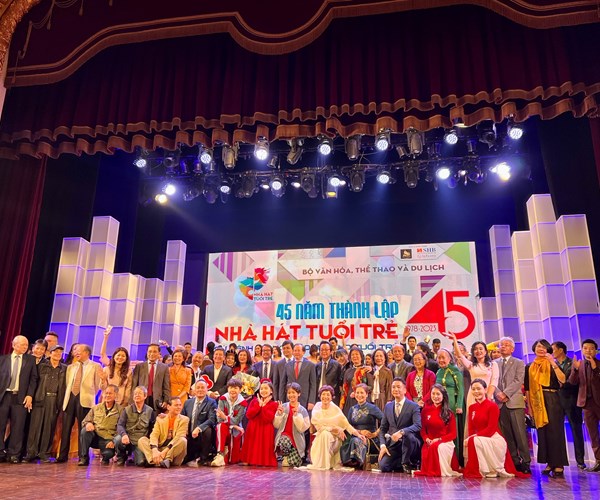 Nhà hát Tuổi Trẻ kỷ niệm 45 năm thành lập: Xứng danh thương hiệu “Tuổi Trẻ” trong lòng khán giả - Anh 6