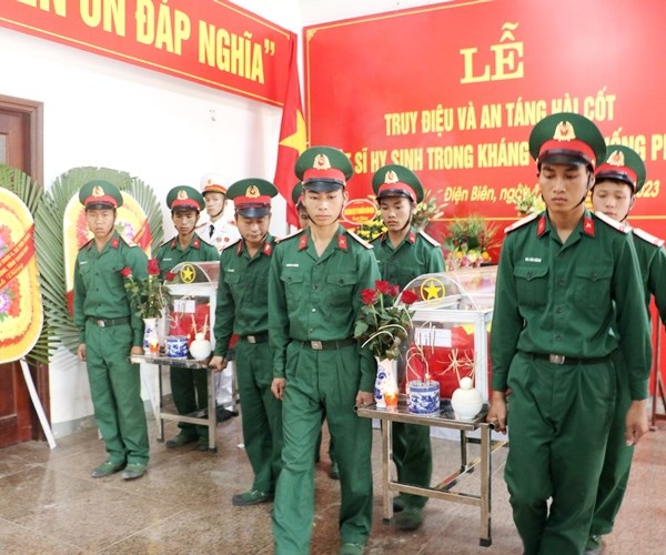 Truy điệu, an táng hài cốt 2 liệt sĩ hy sinh trong kháng chiến chống Pháp - Anh 1