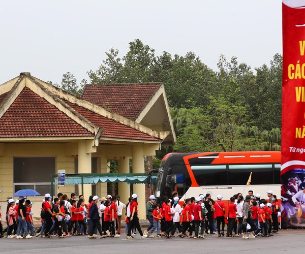 Nhieu trai nghiem doc dao tai Lang Van hoa-Du lich cac dan toc Viet Nam - Anh 9