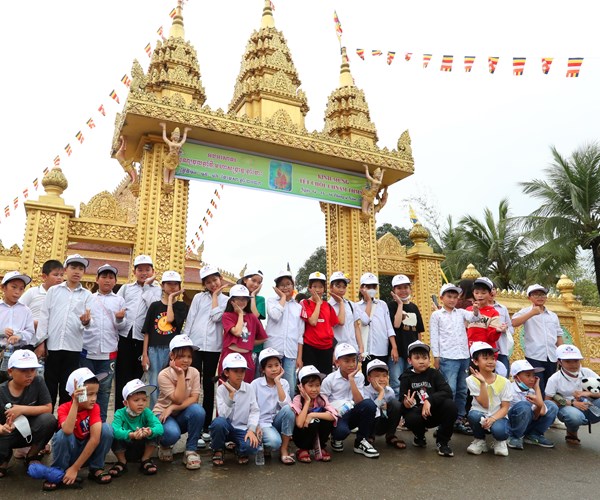 Nhieu trai nghiem doc dao tai Lang Van hoa-Du lich cac dan toc Viet Nam - Anh 12