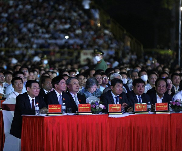 Chủ tịch Quốc hội Vương Đình Huệ dự Lễ khai mạc Tuần Văn hóa - Du lịch Hà Nam - Anh 3