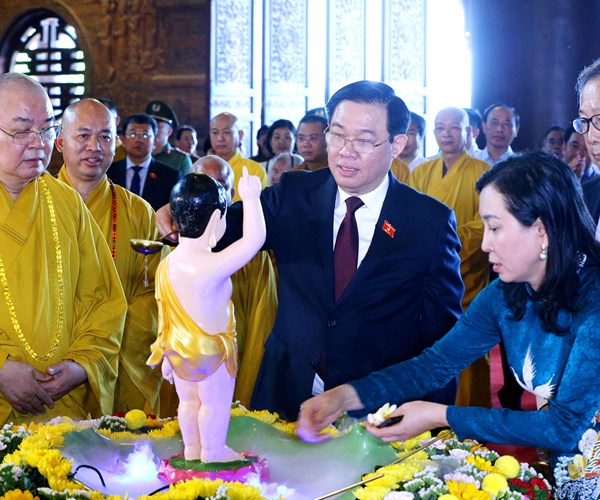 Chu tich Quoc hoi Vuong Dinh Hue tham du Tuan Van hoa - Du lich Ha Nam - Anh 6