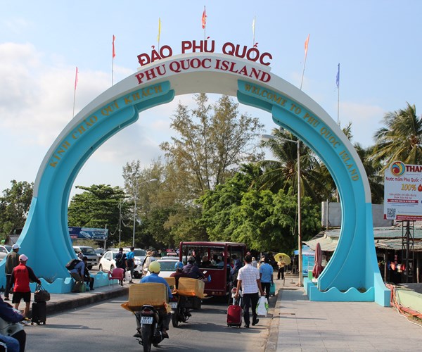 Phú Quốc tìm giải pháp cải thiện chất lượng du lịch - Anh 1