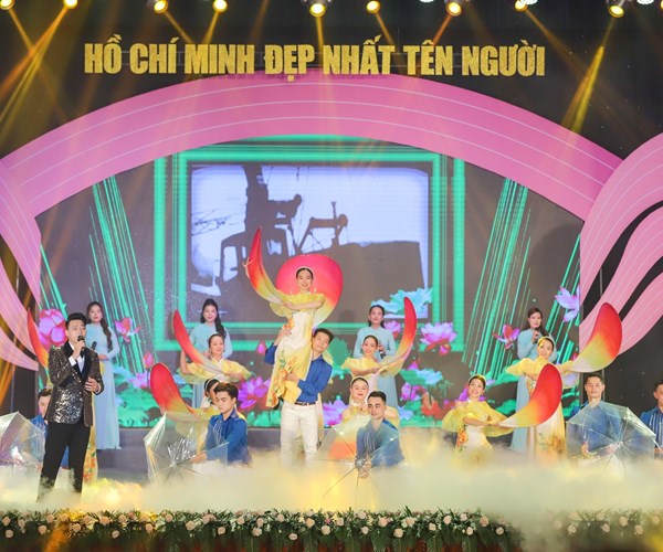 Đặc sắc chương trình nghệ thuật “Hồ Chí Minh đẹp nhất tên Người” - Anh 2