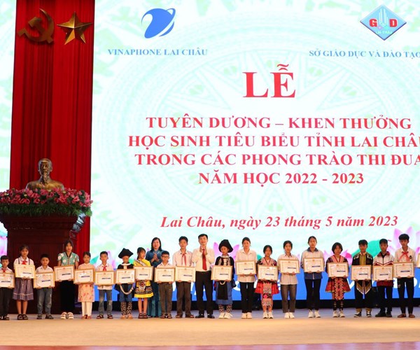 Lai Châu tuyên dương, khen thưởng 190 học sinh tiêu biểu - Anh 1