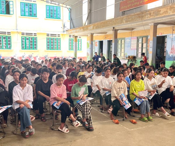 Tăng cường tuyên truyền về phòng ngừa tảo hôn, hôn nhân cận huyết thống - Anh 1