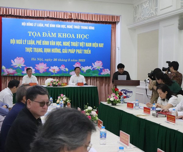 Nâng cao chất lượng đội ngũ lý luận, phê bình văn học, nghệ thuật trong thời kỳ mới - Anh 5