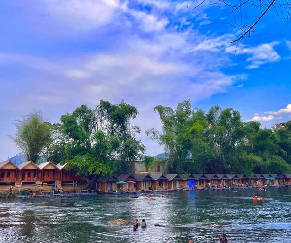 Lào: Phát triển du lịch là một trong những ưu tiên hàng đầu để phục hồi kinh tế - Anh 1