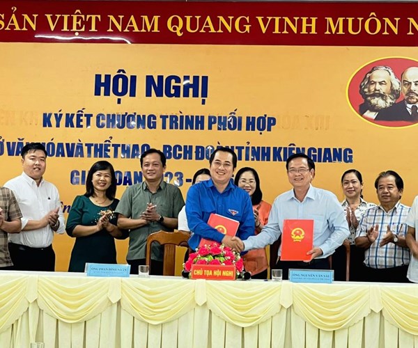Đẩy mạnh hoạt động văn hóa, gia đình, thể thao trong người cao tuổi và thanh niên - Anh 1