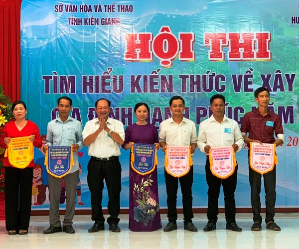 Kiên Giang chung tay vun đắp xây dựng gia đình hạnh phúc - Anh 1
