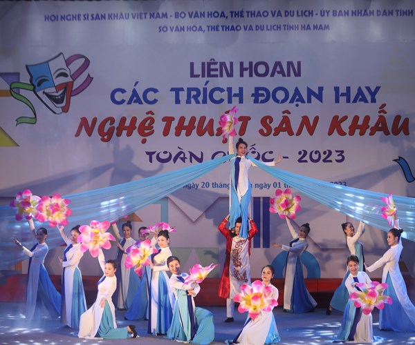 Bế mạc Liên hoan các trích đoạn hay nghệ thuật Sân khấu toàn quốc - Anh 11