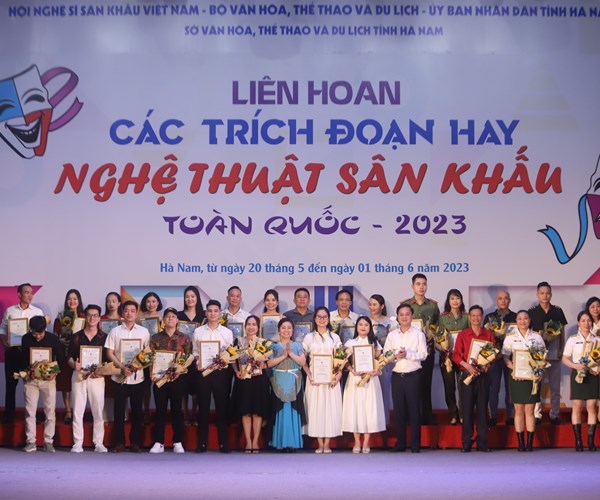 Bế mạc Liên hoan các trích đoạn hay nghệ thuật Sân khấu toàn quốc - Anh 8