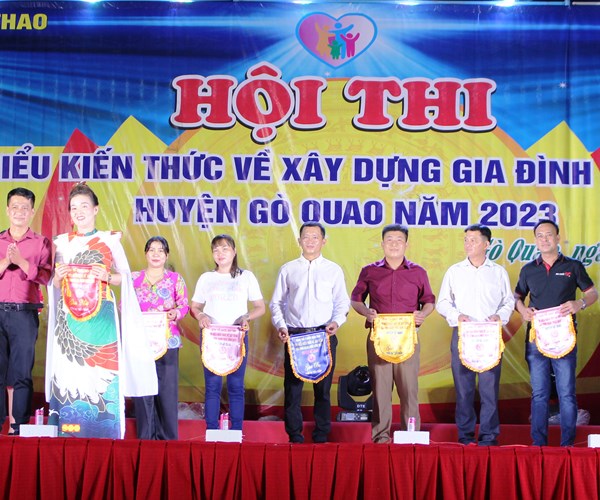Yêu thương và chia sẻ để xây dựng gia đình hạnh phúc - Anh 1