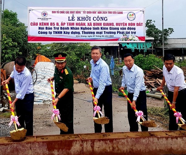 Kiên Giang xuất quân thực hiện các hoạt động “Tết quân - dân” - Anh 1