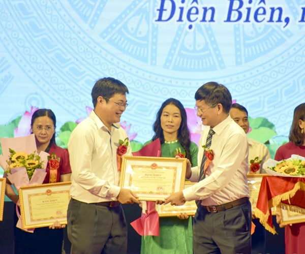 Điện Biên biểu dương 50 điển hình tiên tiến trong các phong trào thi đua - Anh 1