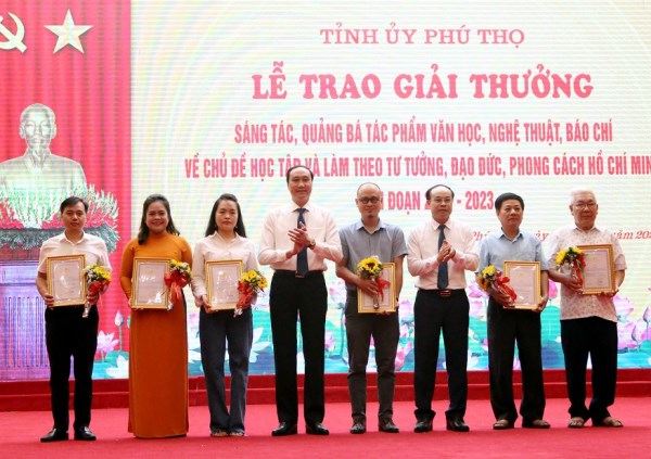 Trao Giải thưởng sáng tác, quảng bá về chủ đề “Học tập và làm theo tư tưởng, đạo đức, phong cách Hồ Chí Minh” - Anh 1