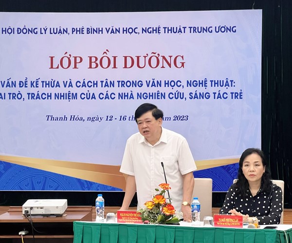 Nâng cao trình độ nhận thức lý luận, phê bình VHNT cho đội ngũ các cây viết trẻ - Anh 1