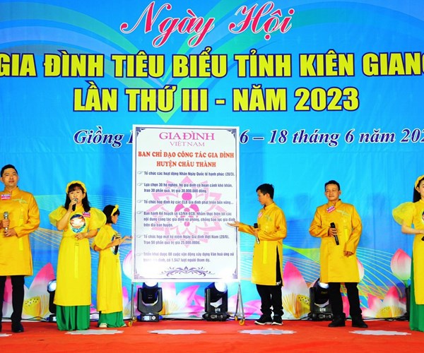 Lan tỏa, tôn vinh giá trị truyền thống tốt đẹp của gia đình - Anh 2