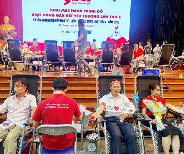 Hành trình đỏ - Giọt hồng gắn kết yêu thương tại Bắc Giang - Anh 1