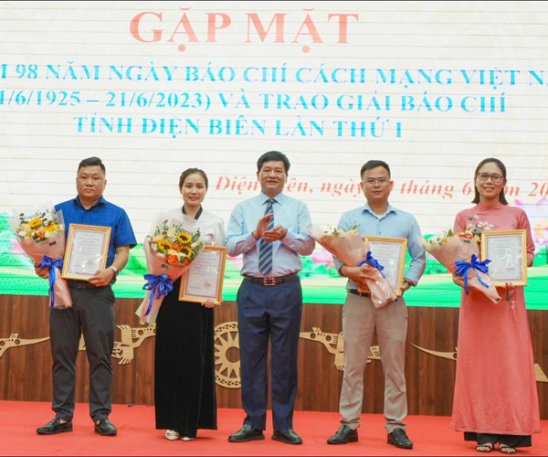 44 tác phẩm được trao Giải báo chí Điện Biên lần thứ I - Anh 1