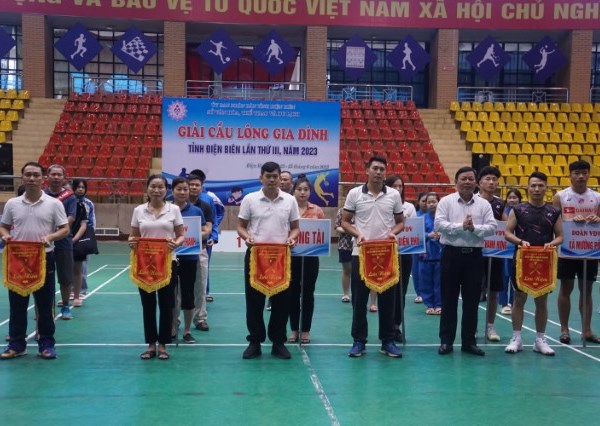 Giải cầu lông gia đình Điện Biên lần thứ III năm 2023 - Anh 1