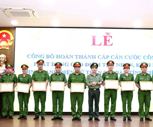Kiên Giang: “Chiến dịch 90 ngày đêm” cấp căn cước công dân - Anh 1