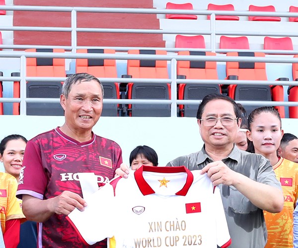 Thu tuong Pham Minh Chinh tham, dong vien doi tuyen nu truoc khi len duong du World Cup - Anh 12
