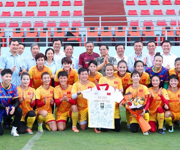 Thu tuong Pham Minh Chinh tham, dong vien doi tuyen nu truoc khi len duong du World Cup - Anh 13