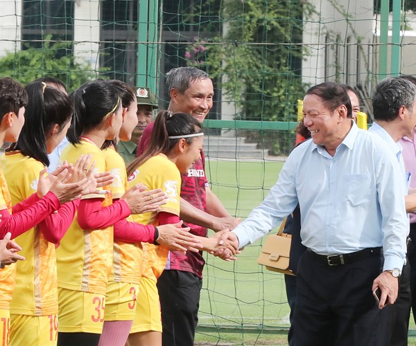 Thu tuong Pham Minh Chinh tham, dong vien doi tuyen nu truoc khi len duong du World Cup - Anh 6