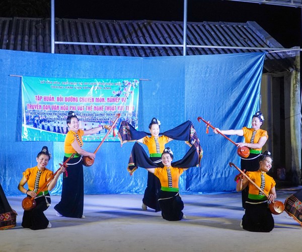 Bảo tồn, lan toả nghệ thuật xoè Thái gắn với phát triển du lịch - Anh 1