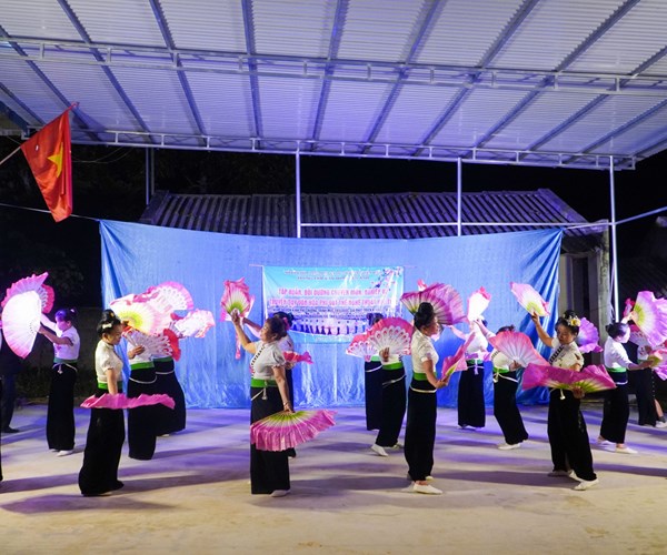 Bảo tồn, lan toả nghệ thuật xoè Thái gắn với phát triển du lịch - Anh 2