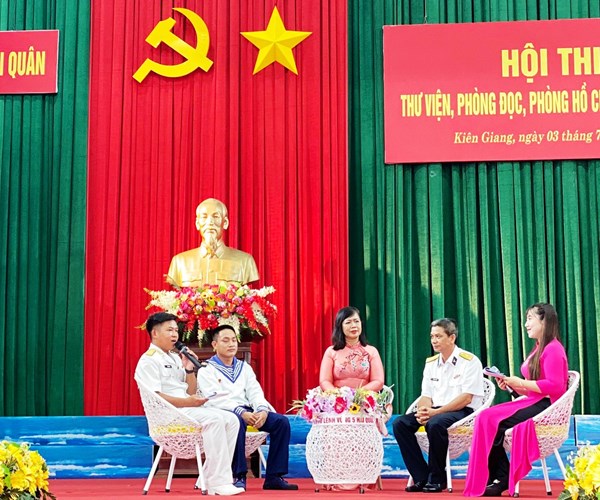 Khơi dậy và lan tỏa văn hóa đọc đến các chiến sĩ nơi đảo xa - Anh 1