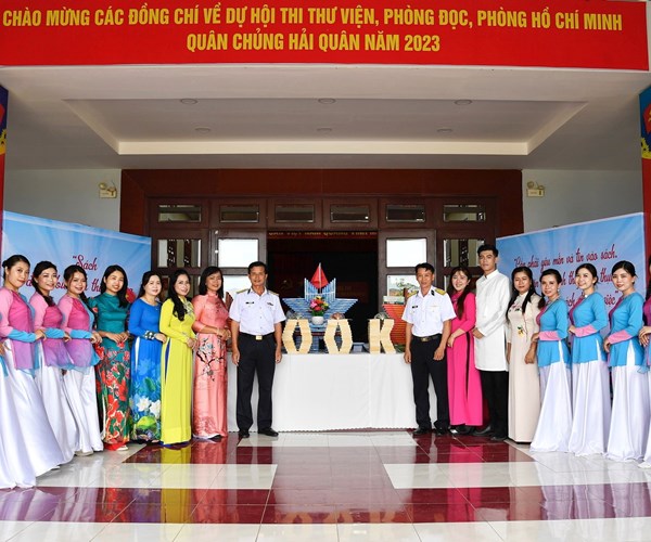 Khơi dậy và lan tỏa văn hóa đọc đến các chiến sĩ nơi đảo xa - Anh 2