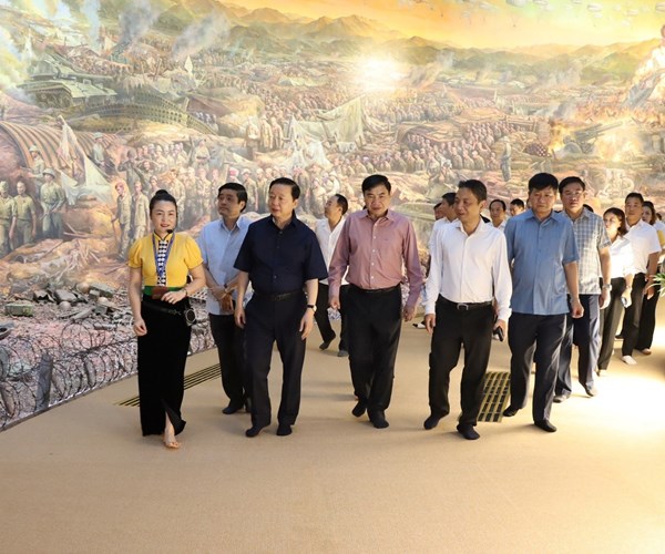Phó Thủ tướng Trần Hồng Hà tham quan Bảo tàng Chiến thắng lịch sử Điện Biên Phủ - Anh 2