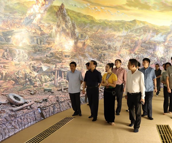 Phó Thủ tướng Trần Hồng Hà tham quan Bảo tàng Chiến thắng lịch sử Điện Biên Phủ - Anh 5