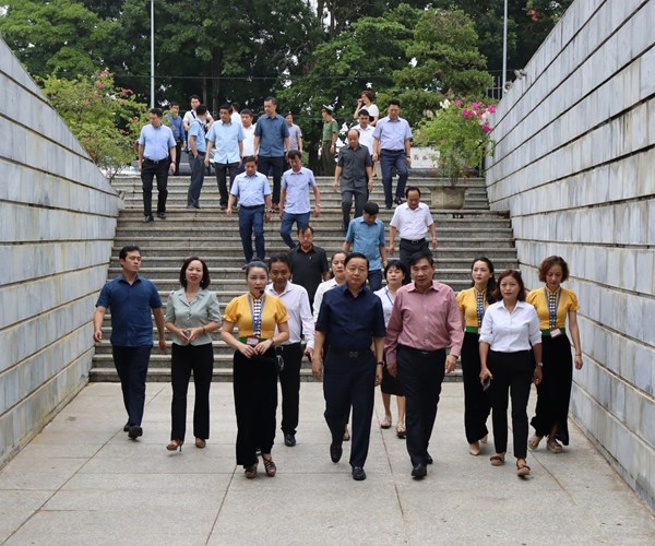 Phó Thủ tướng Trần Hồng Hà tham quan Bảo tàng Chiến thắng lịch sử Điện Biên Phủ - Anh 1