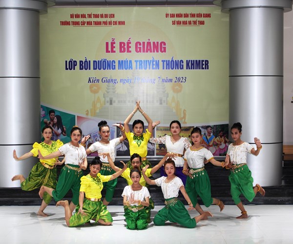 Gần 70 học viên tham gia bồi dưỡng múa truyền thống Khmer - Anh 1