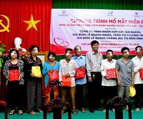Kiên Giang phẫu thuật mắt miễn phí cho 360 bệnh nhân nghèo - Anh 1