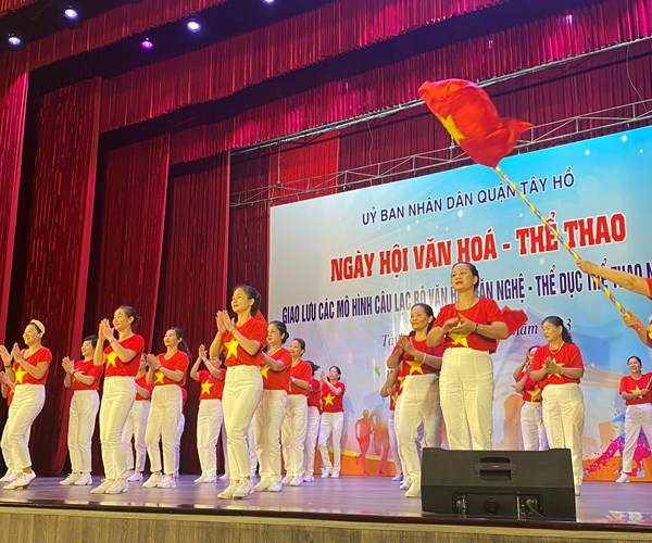 Hà Nội: Sôi nổi Ngày hội giao lưu các câu lạc bộ văn hóa, thể thao quận Tây Hồ - Anh 4