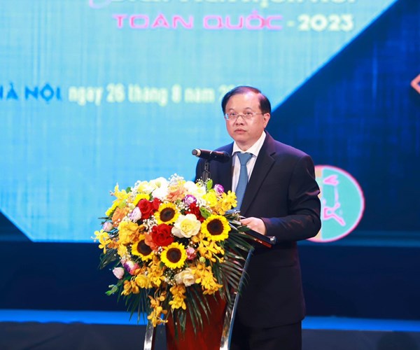 50 giải thưởng được trao cho các tài năng nghệ thuật Kịch nói, Múa và Múa rối - Anh 1