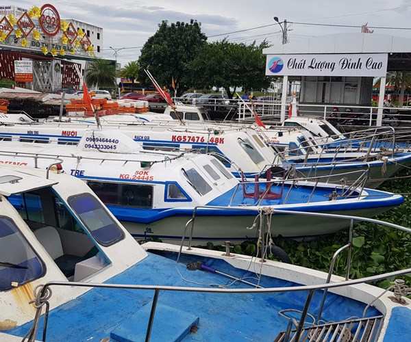 Kiên Giang: Tàu đi các đảo tạm dừng hoạt động do thời tiết xấu - Anh 1