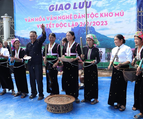 Lễ hội Mừng cơm mới của người Khơ Mú ở Than Uyên - Anh 2